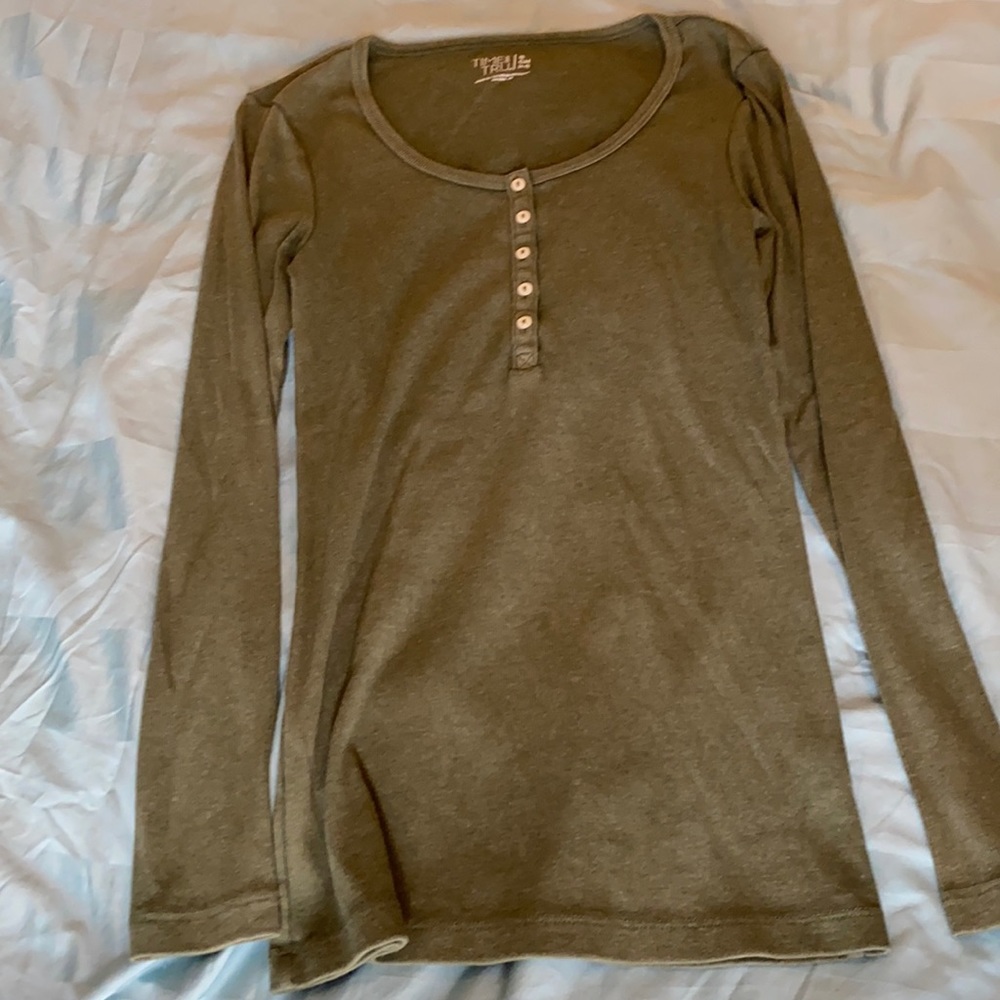 Ladies- Time and Tru. Henley thermal. Sz S.